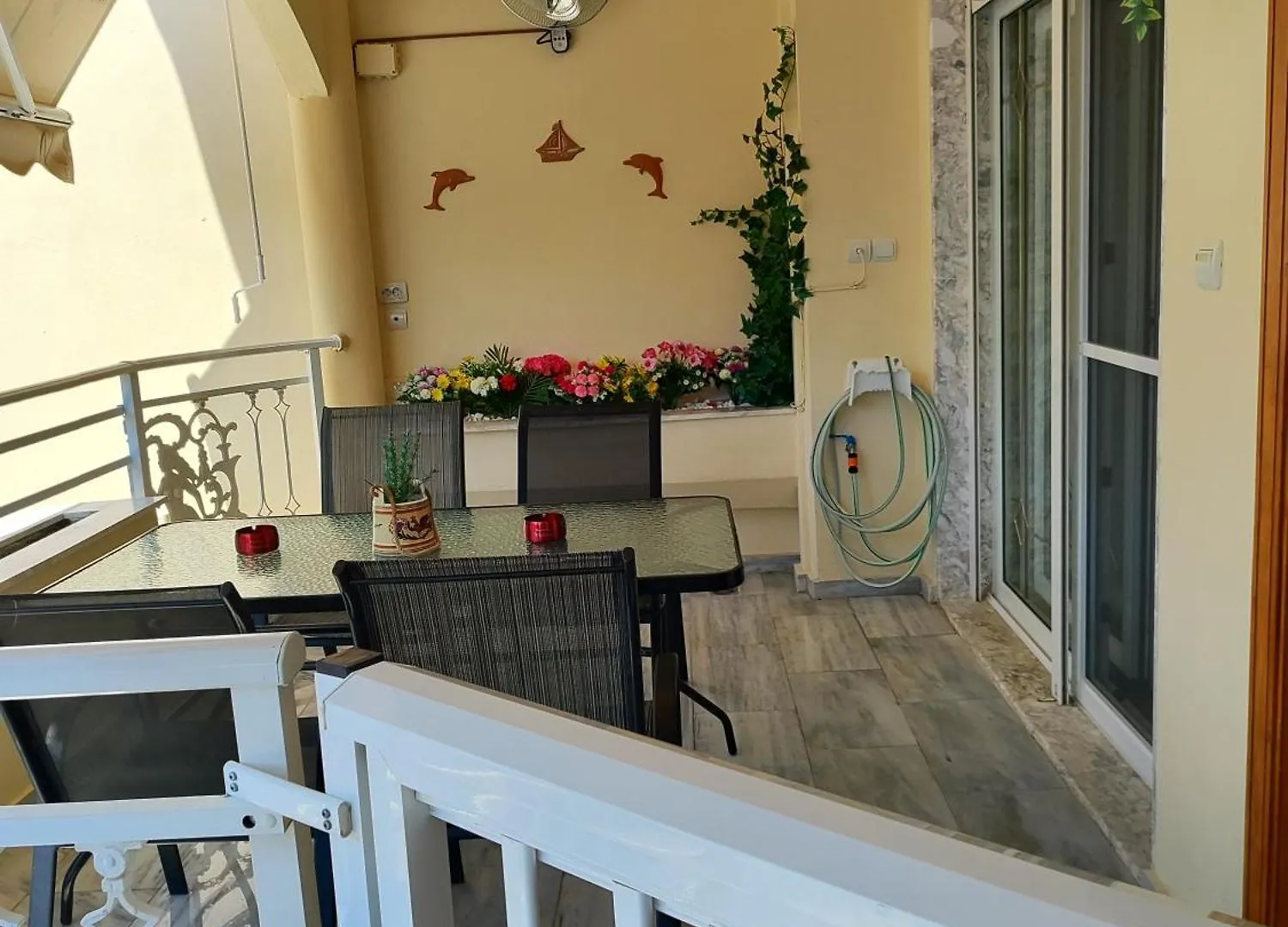 Hara'S Houses A Flogita Greece